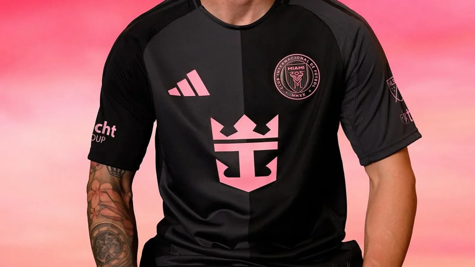 Inter Miami CF presenta su camiseta visitante 2025-2026 con diseño mitad y mitad