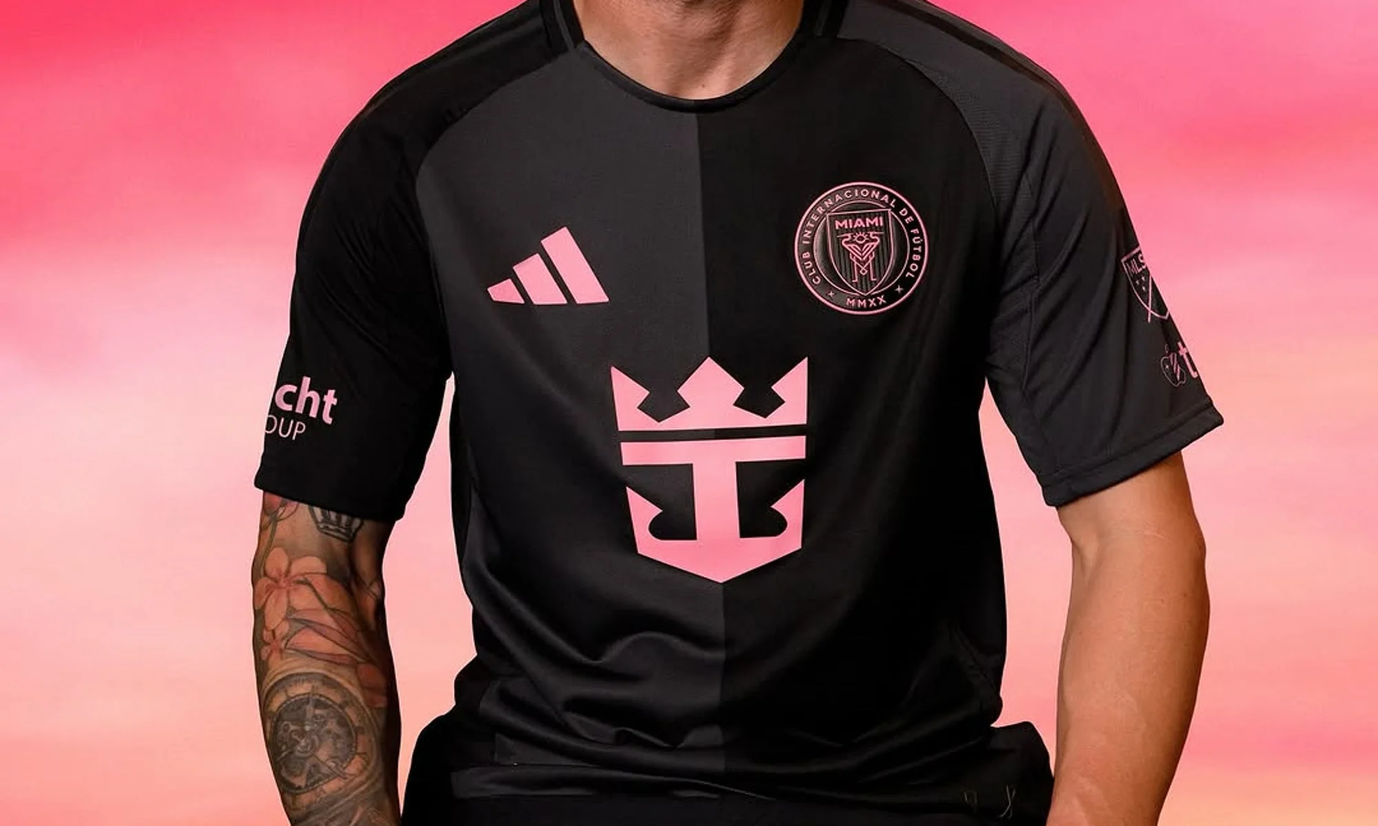 Inter Miami CF presenta su camiseta visitante 2025-2026 con diseño mitad y mitad