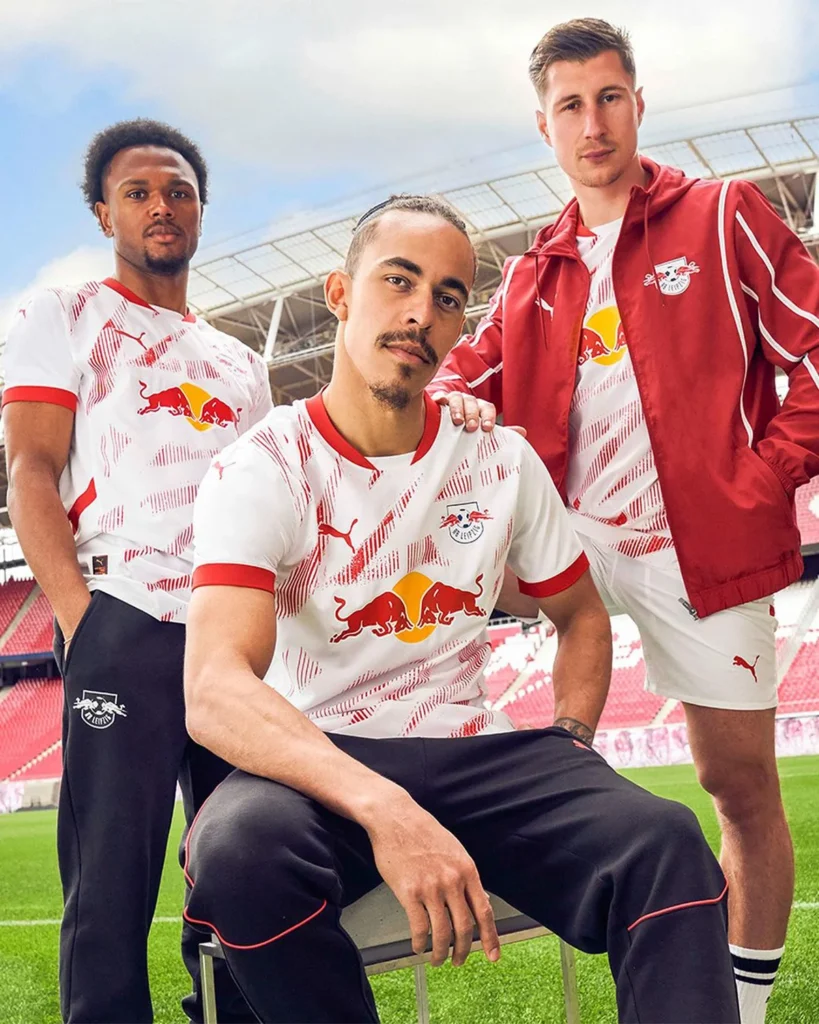 RB Leipzig presenta sus camisetas 2024-2025, inspiradas en la universidad y la energía