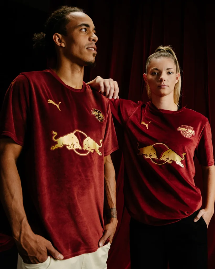 RB Leipzig presenta sus camisetas 2024-2025, inspiradas en la universidad y la energía