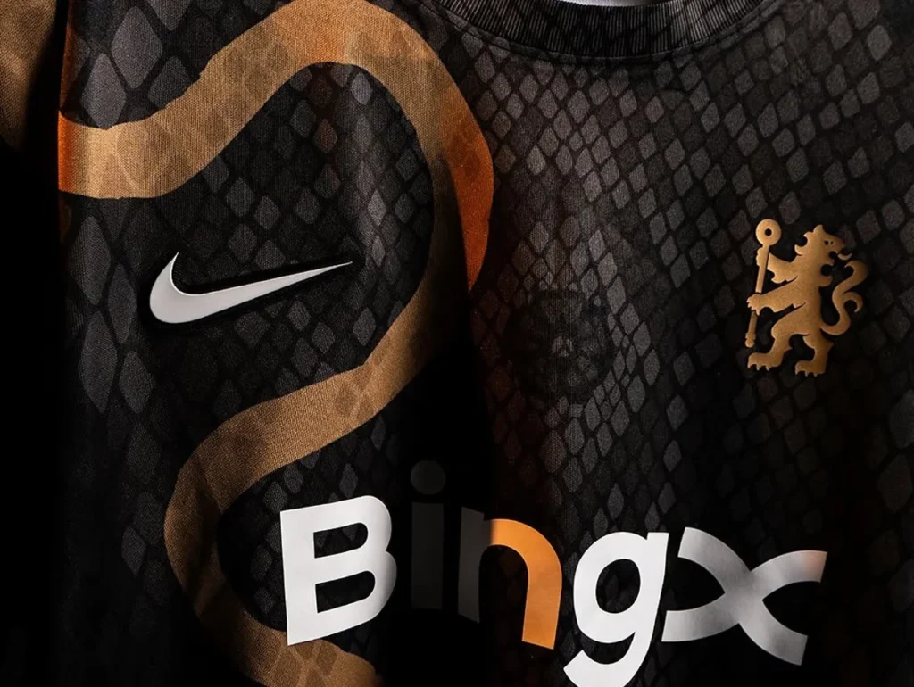 La camiseta de calentamiento del Chelsea 2025 se inspira en la serpiente