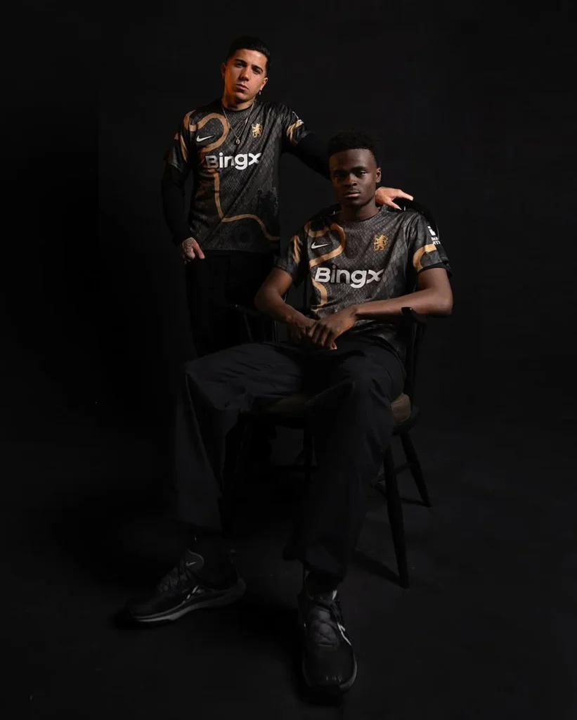 La camiseta de calentamiento del Chelsea 2025 se inspira en la serpiente