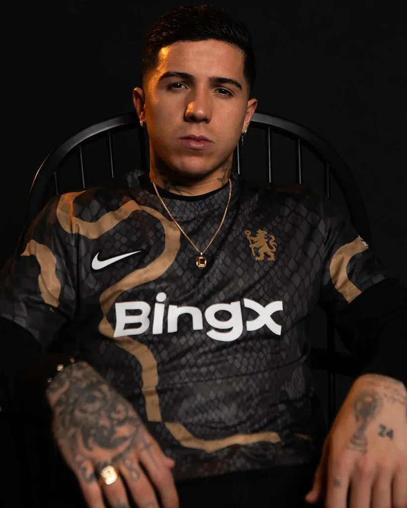 La camiseta de calentamiento del Chelsea 2025 se inspira en la serpiente