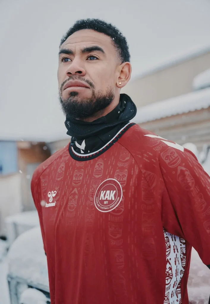 Hummel viste a Groenlandia: así son las camisetas 2025-2026 de la selección ártica