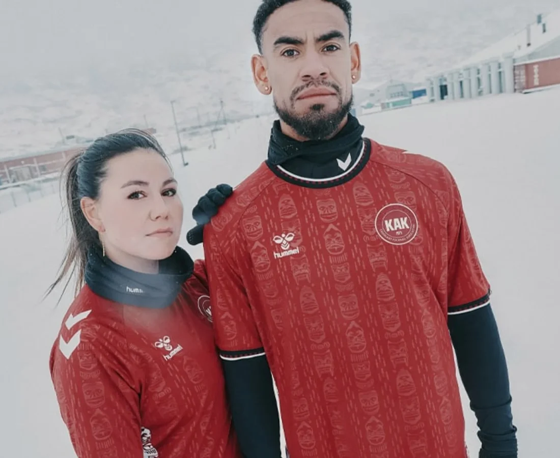 Hummel viste a Groenlandia: así son las camisetas 2025-2026 de la selección ártica