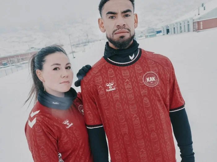 Hummel viste a Groenlandia: así son las camisetas 2025-2026 de la selección ártica