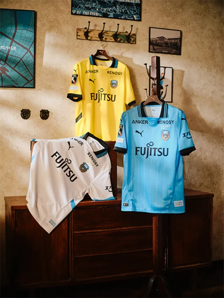 Las camisetas del Kawasaki Frontale 2025 de Puma llevan el lema «Kawasaki Based»