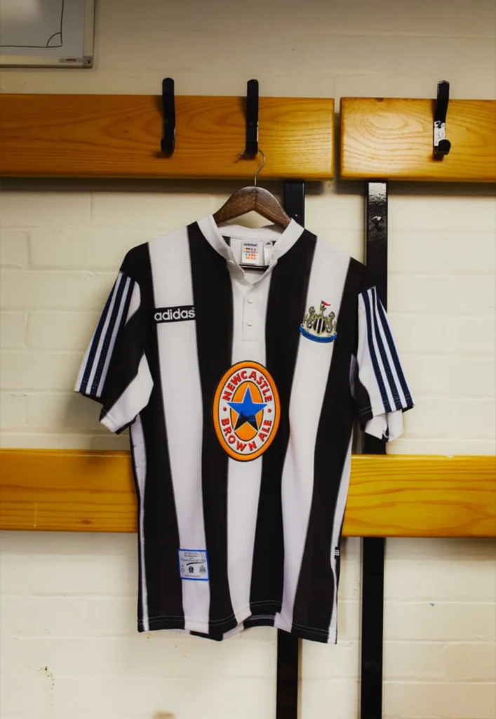 adidas relanza la camiseta titular del Newcastle United de 1995-1997