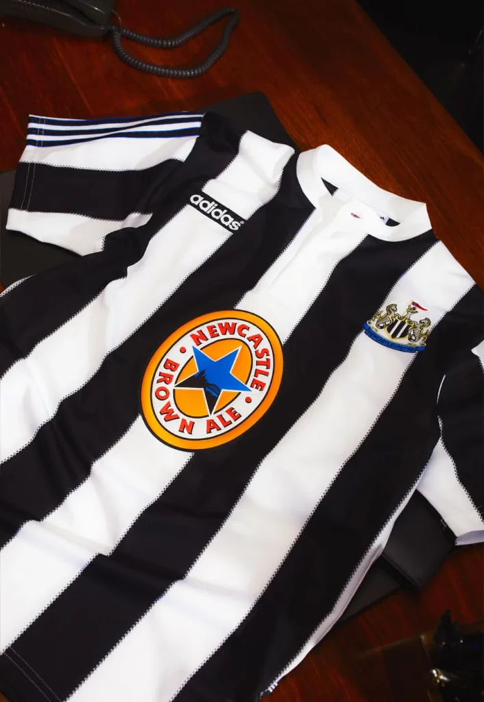 adidas relanza la camiseta titular del Newcastle United de 1995-1997