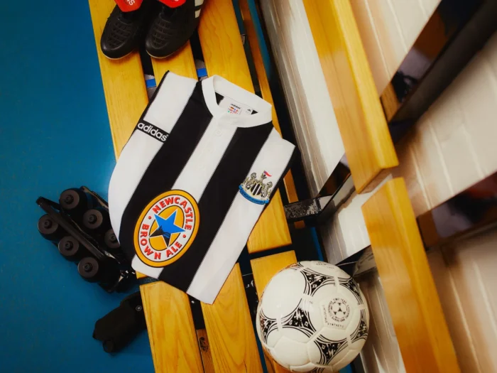 adidas relanza la camiseta titular del Newcastle United de 1995-1997
