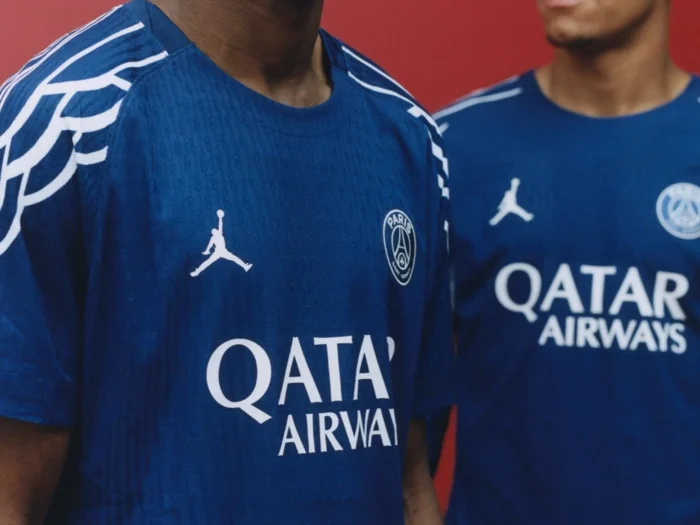 La cuarta camiseta del PSG 2024-2025 es azul y con alas, un guiño a Jordan Brand