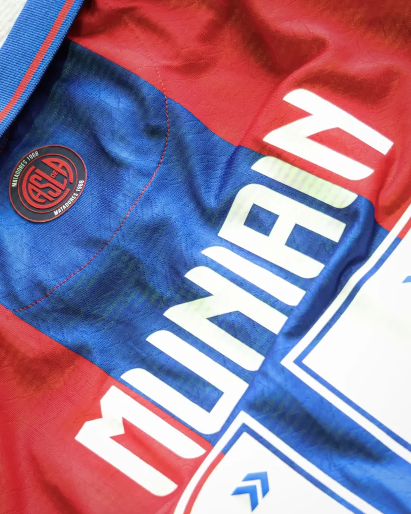 San Lorenzo cambia de marca y estrena camisetas 2025 con Atomik