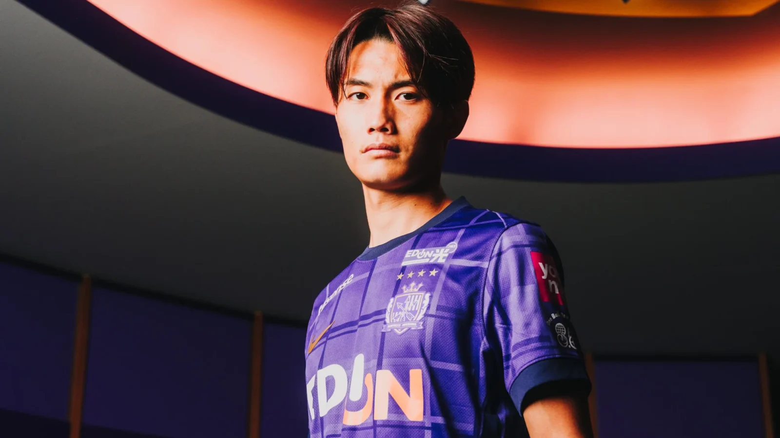 Las camisetas del Sanfrecce Hiroshima 2025 de Nike: tartán morado y memoria de los tranvías