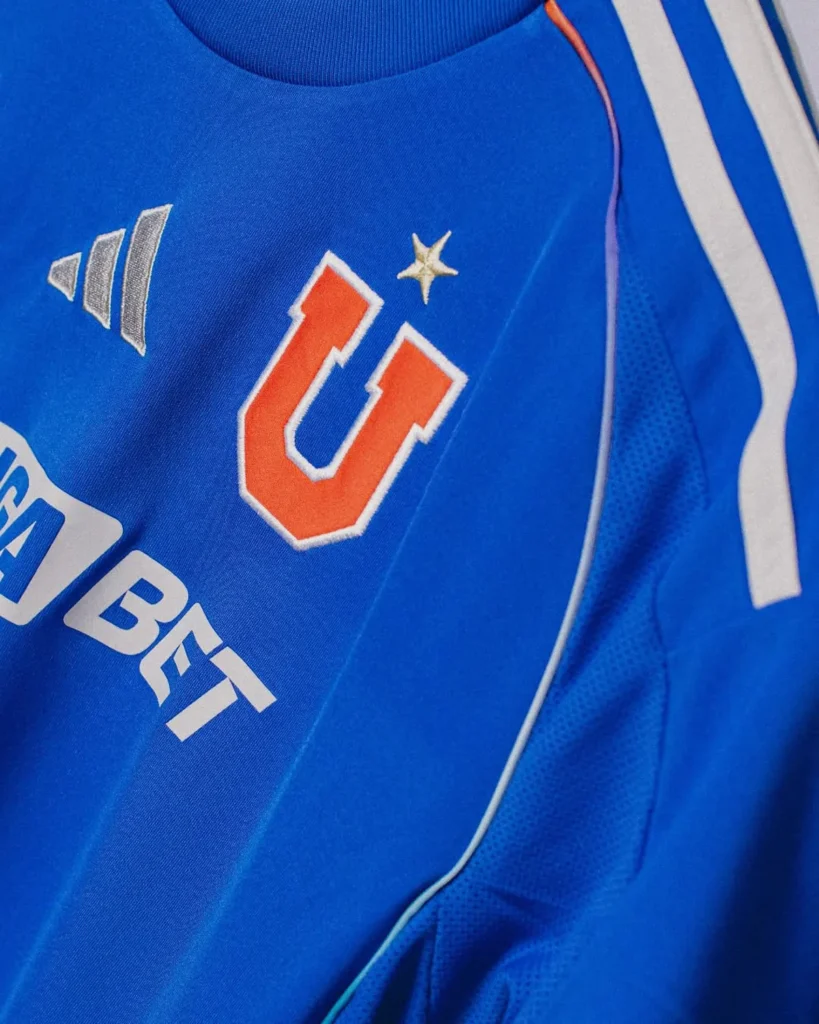 Las camisetas de la Universidad de Chile 2025 estrenan la nueva plantilla de adidas