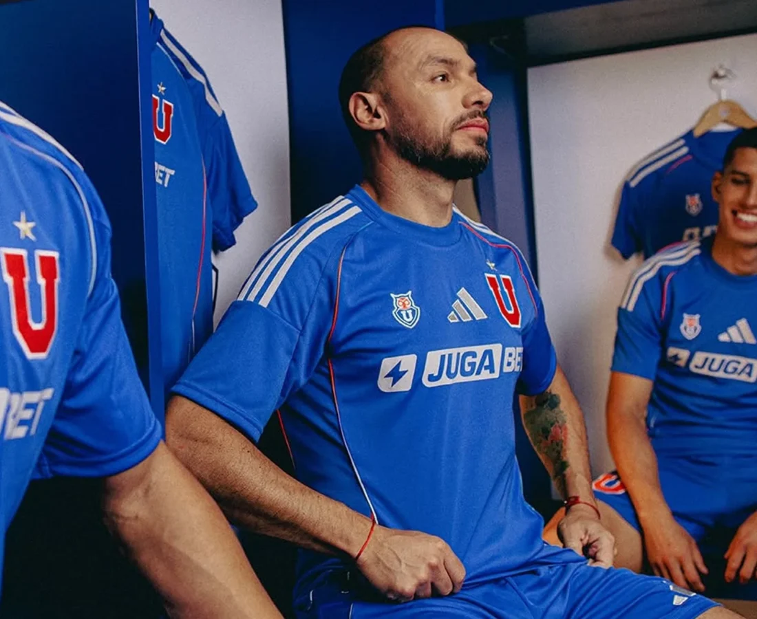 Las camisetas de la Universidad de Chile 2025 estrenan la nueva plantilla de adidas