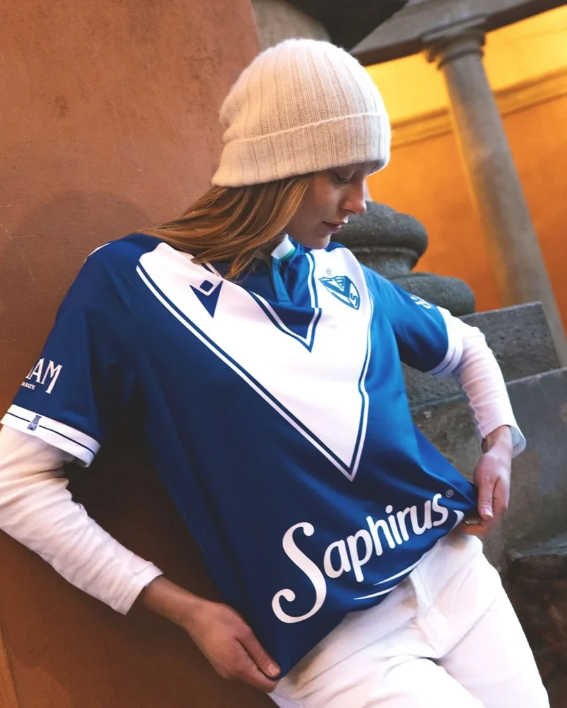 Macron estrena su ciclo con las camisetas de Vélez Sarsfield 2025