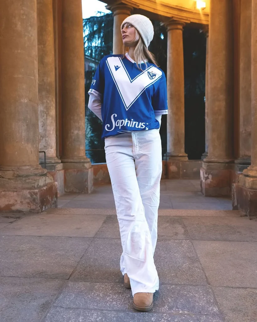 Macron estrena su ciclo con las camisetas de Vélez Sarsfield 2025