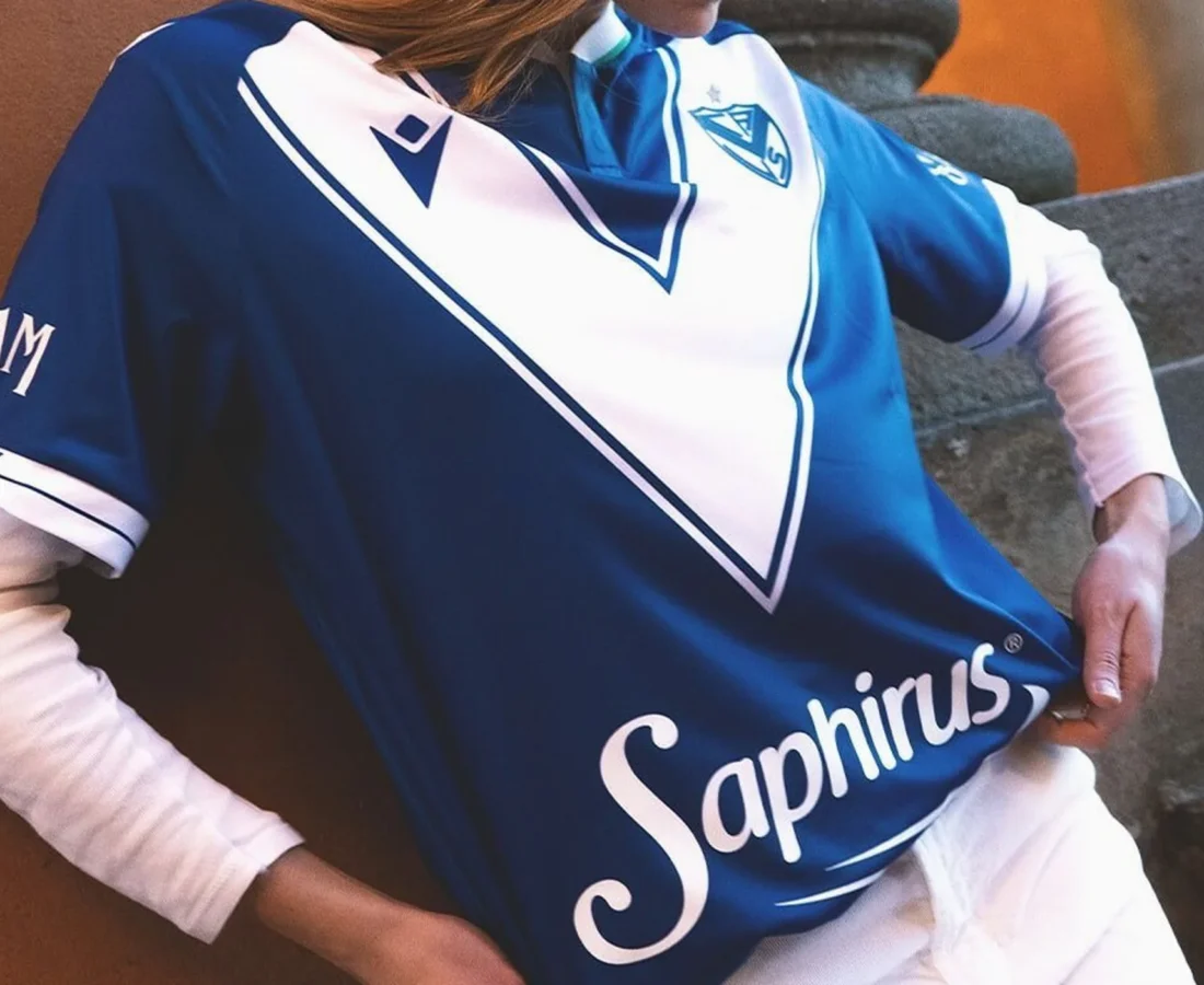 Macron estrena su ciclo con las camisetas de Vélez Sarsfield 2025