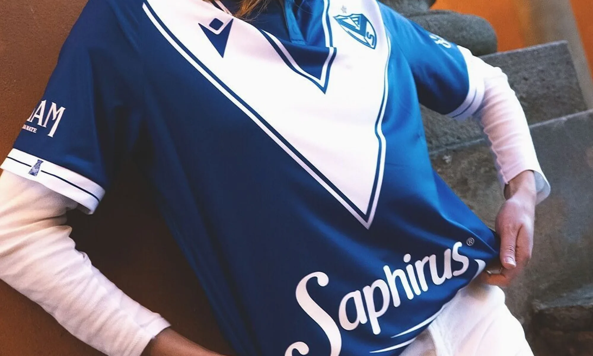 Macron estrena su ciclo con las camisetas de Vélez Sarsfield 2025
