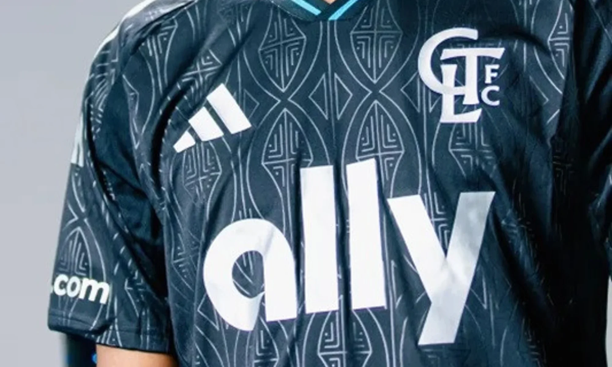 Charlotte FC corona su nueva camiseta visitante negra para 2025-2026