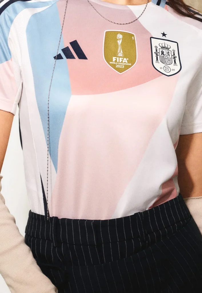 Camisetas de España femenina para la Eurocopa 2025, bajo el signo del cubismo