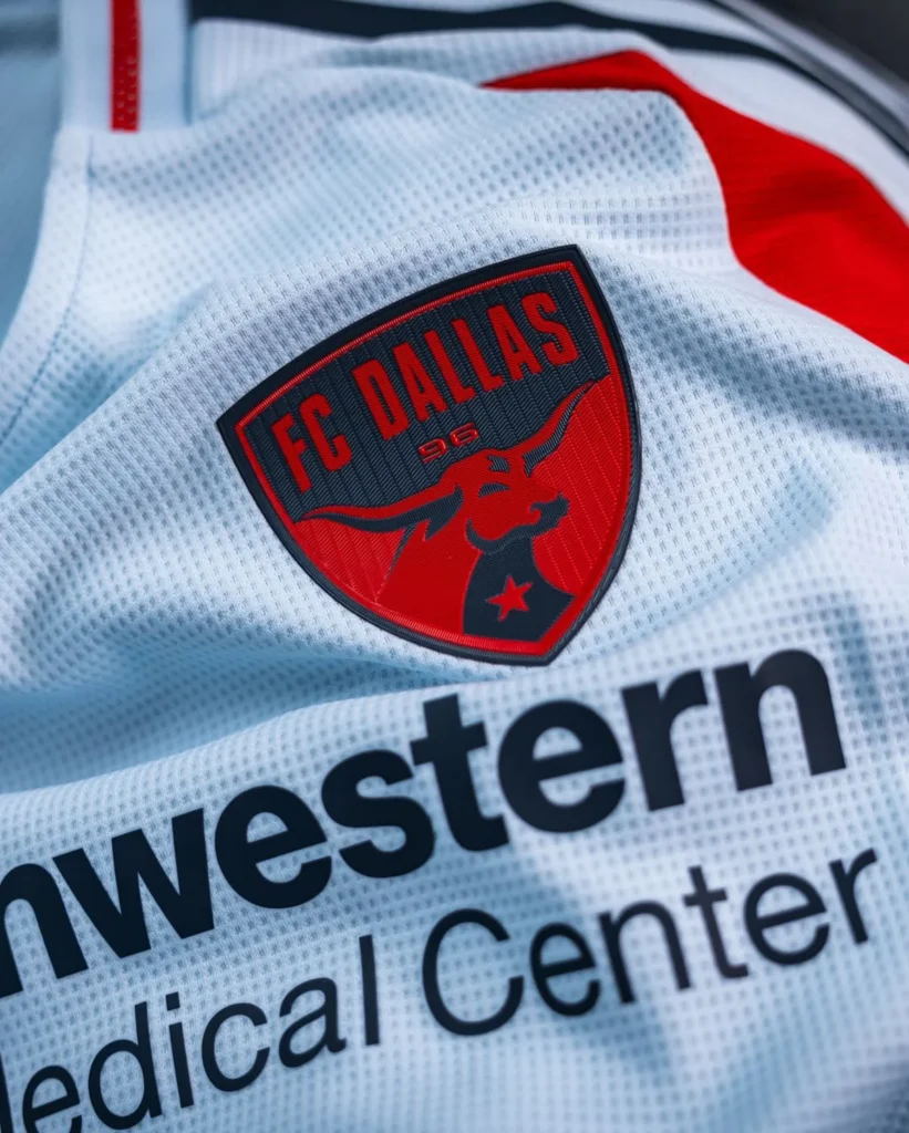 La camiseta visitante del FC Dallas 2025-2026 rinde homenaje a sus primeros aficionados