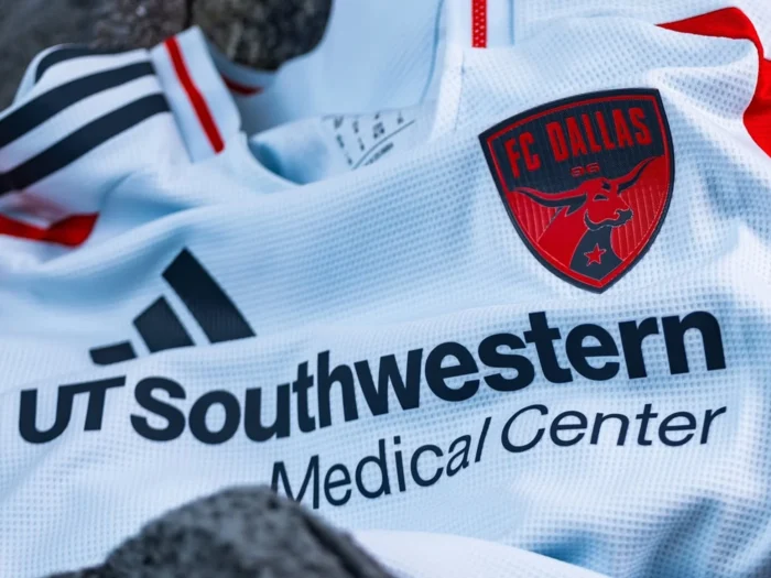 La camiseta visitante del FC Dallas 2025-2026 rinde homenaje a sus primeros aficionados