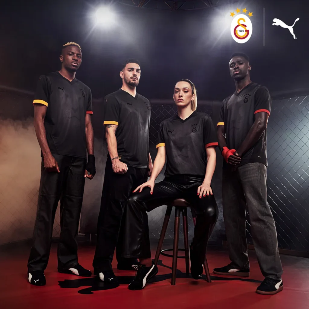 La camiseta de edición especial del Galatasaray 2025 luce un león estampado
