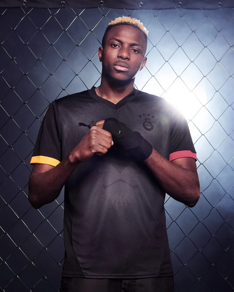 La camiseta de edición especial del Galatasaray 2025 luce un león estampado