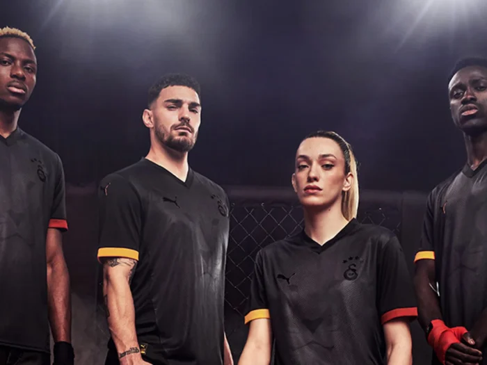 La camiseta de edición especial del Galatasaray 2025 luce un león estampado