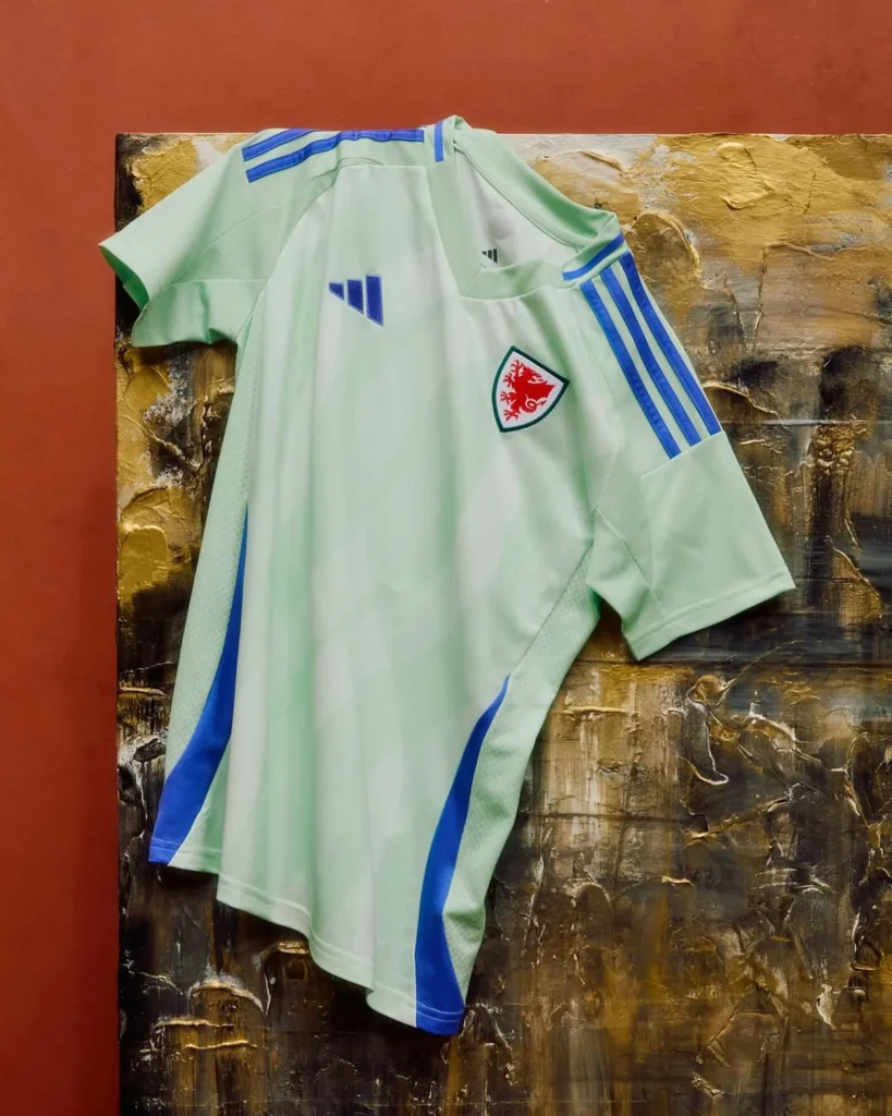 Camisetas de Gales femenina para la Eurocopa 2025, bajo el signo de la cuchara del amor