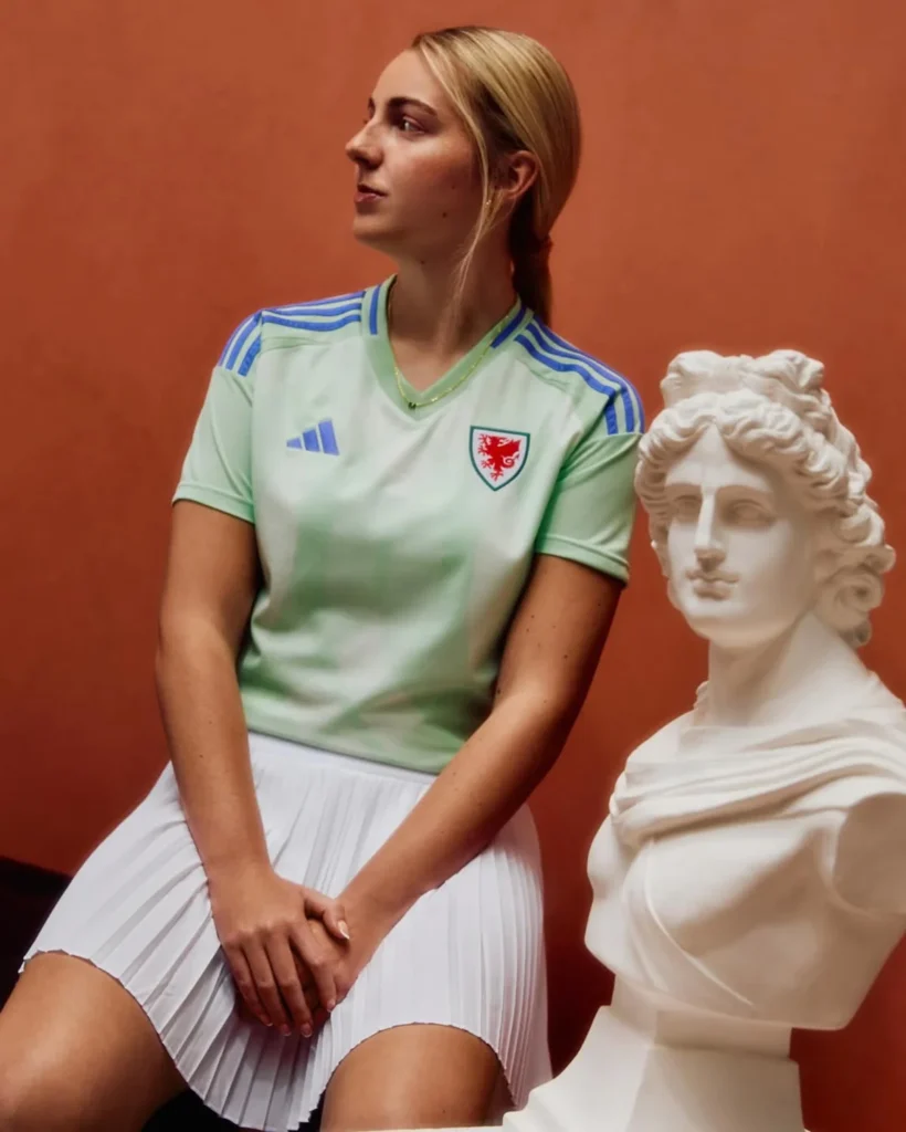 Camisetas de Gales femenina para la Eurocopa 2025, bajo el signo de la cuchara del amor