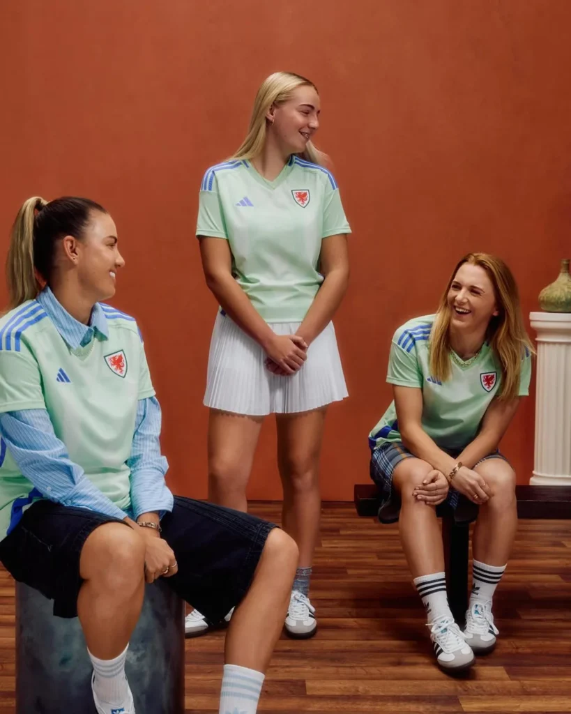 Camisetas de Gales femenina para la Eurocopa 2025, bajo el signo de la cuchara del amor