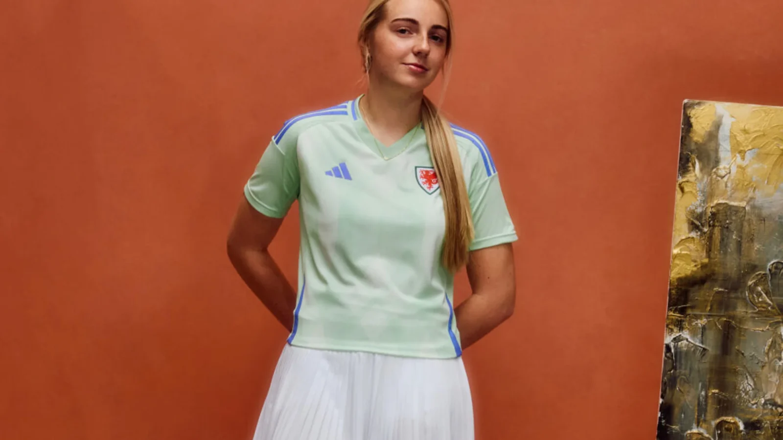 Camisetas de Gales femenina para la Eurocopa 2025, bajo el signo de la cuchara del amor