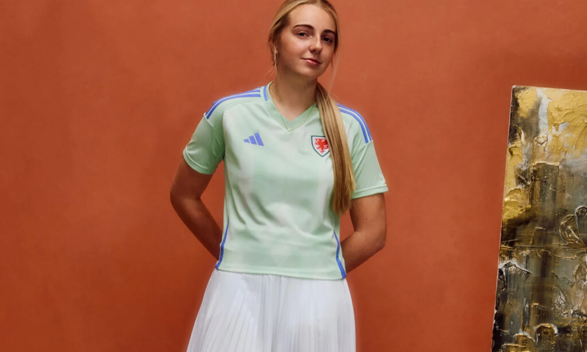 Camisetas de Gales femenina para la Eurocopa 2025, bajo el signo de la cuchara del amor