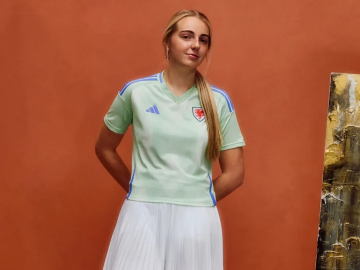 Camisetas de Gales femenina para la Eurocopa 2025, bajo el signo de la cuchara del amor