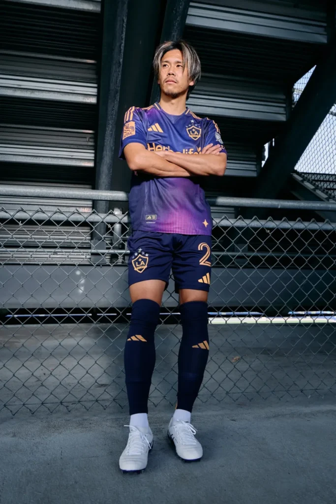 La camiseta visitante del LA Galaxy 2025-2026 captura el amanecer de Los Ángeles