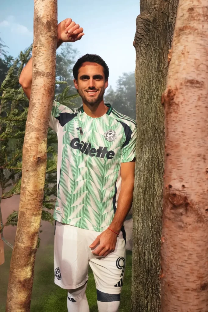 La camiseta visitante del New England Revolution 2025-2026 se inspira en la bandera regional