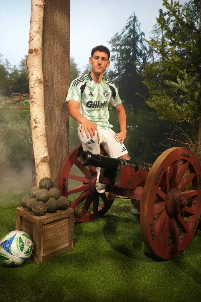 La camiseta visitante del New England Revolution 2025-2026 se inspira en la bandera regional