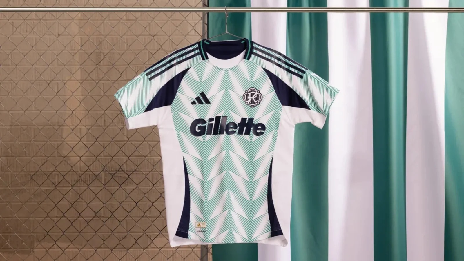 La camiseta visitante del New England Revolution 2025-2026 se inspira en la bandera regional