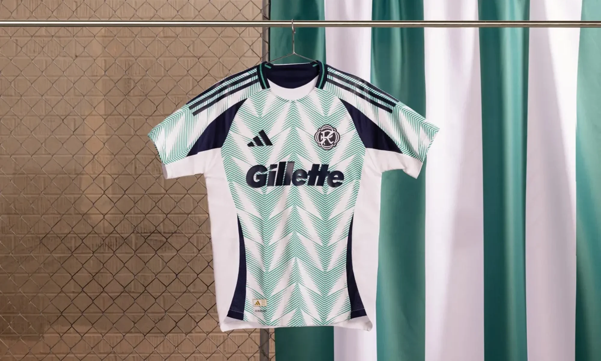 La camiseta visitante del New England Revolution 2025-2026 se inspira en la bandera regional