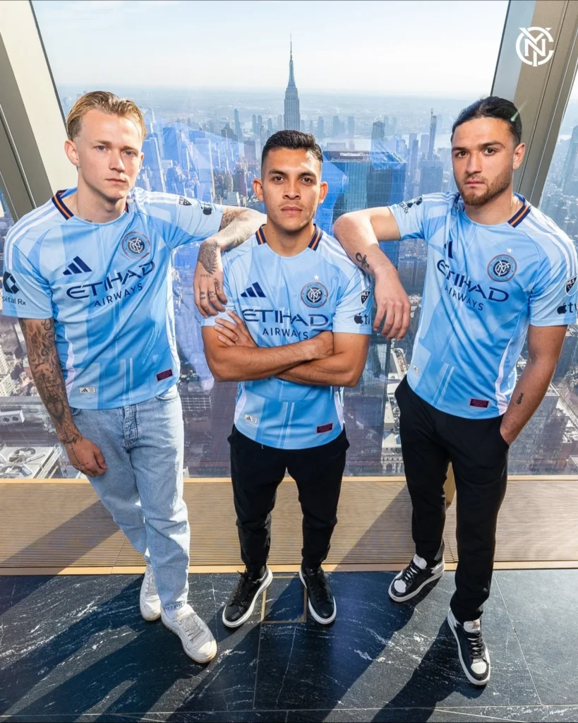 La camiseta local del New York City FC 2025-2026 celebra los diez años del club