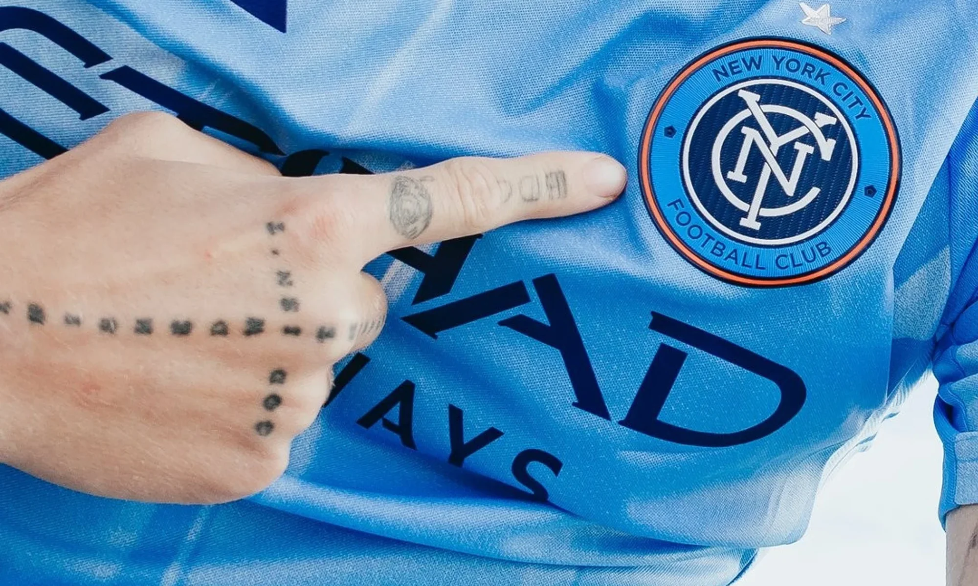 La camiseta local del New York City FC 2025-2026 celebra los diez años del club