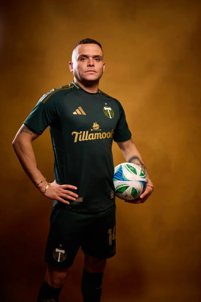 La camiseta local del Portland Timbers 2025-2026 celebra los 50 años del club