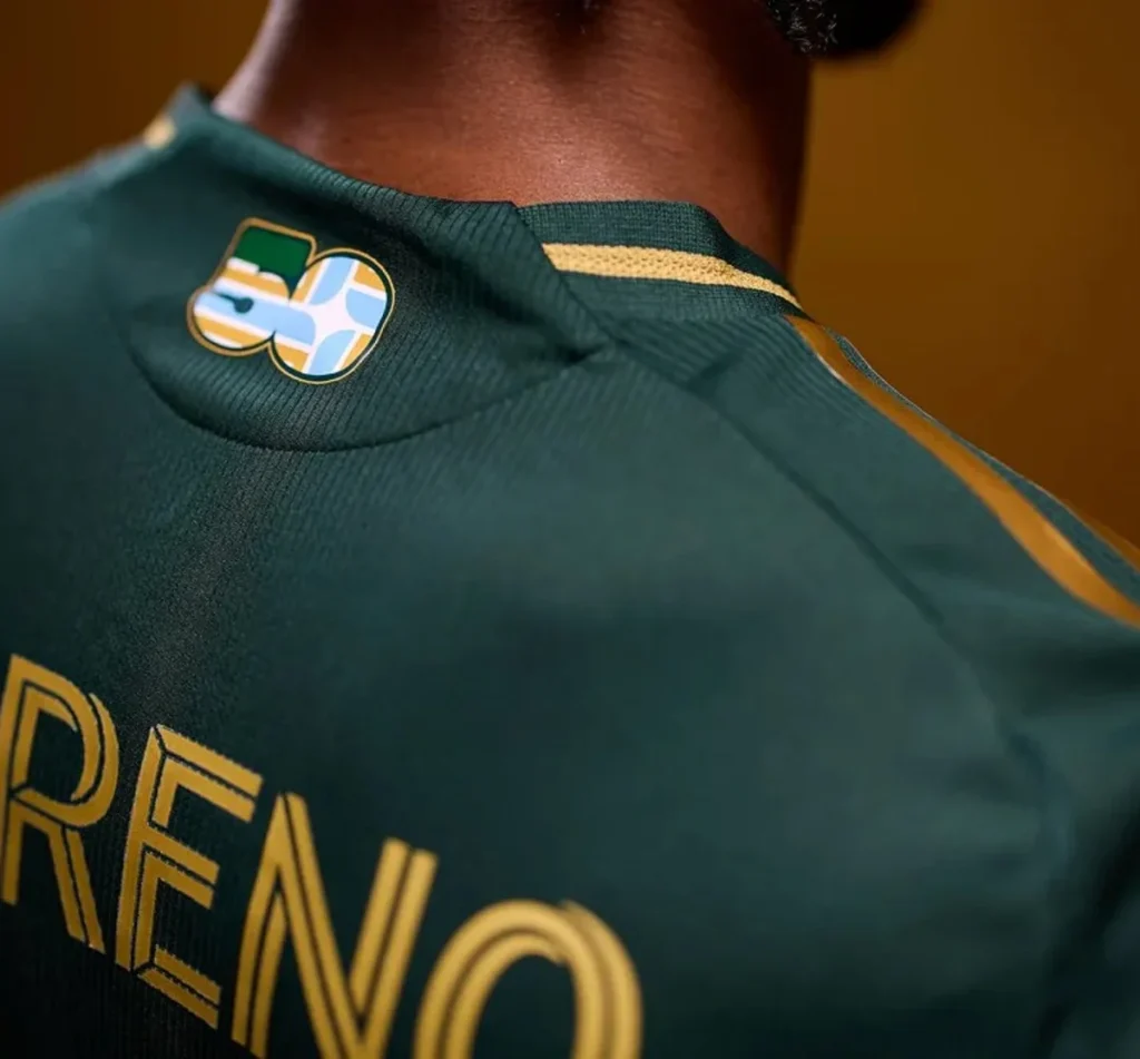 La camiseta local del Portland Timbers 2025-2026 celebra los 50 años del club