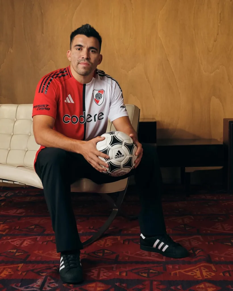 River Plate parte en dos su tercera camiseta 2025-2026