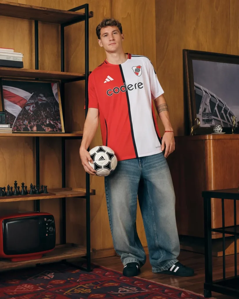 River Plate parte en dos su tercera camiseta 2025-2026