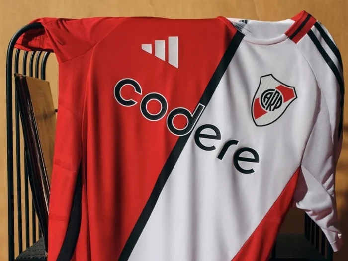 River Plate parte en dos su tercera camiseta 2025-2026