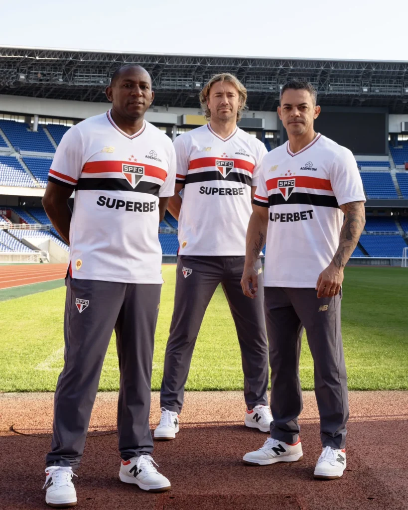 La nueva camiseta del São Paulo FC 2025 rinde homenaje al Mundial de Clubes de 2005