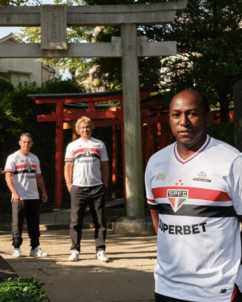 La nueva camiseta del São Paulo FC 2025 rinde homenaje al Mundial de Clubes de 2005